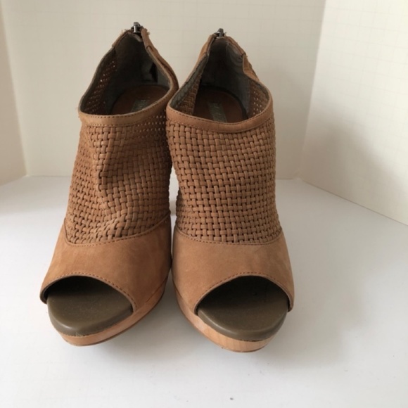 Banana Republic High Heels suede - size 9 - camel - mesh - open toe - wo… - Picture 4 of 8